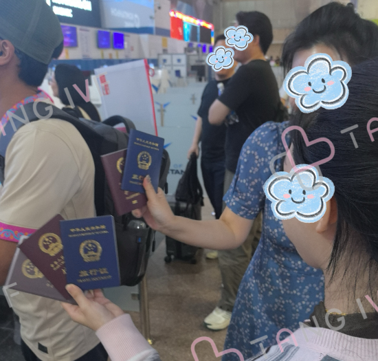 两张旅行证，两个圆梦的故事